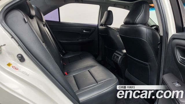 Toyota Camry 2.5 XLE 2015 — фото 16