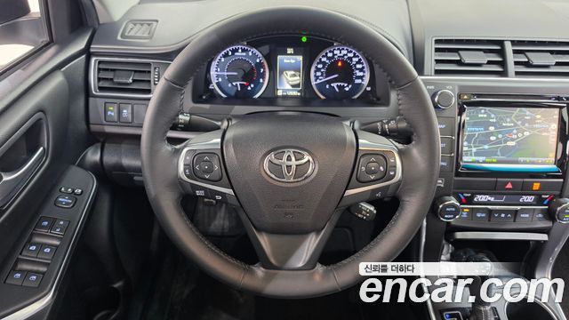 Toyota Camry 2.5 XLE 2015 — фото 17