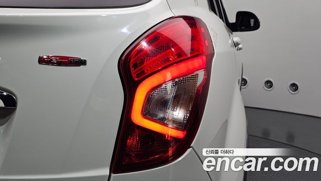 KG Mobility (SsangYong) Korando C 2.2 RX 2WD DLX 2016 — фото 23