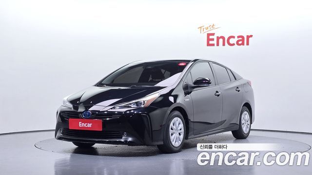 Toyota Prius (IV) 1.8 2022 — фото 1