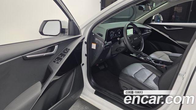 Kia Niro Prestige 2022 — фото 10