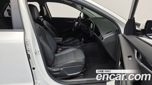 Kia Niro Prestige 2022 — фото 11