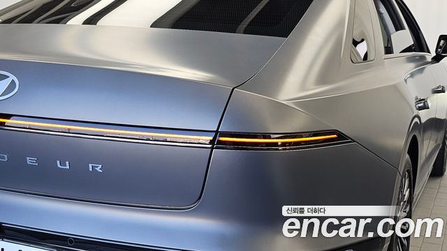 Hyundai Grandeur Hybrid (GN7) Calligraphy 2023 — фото 23