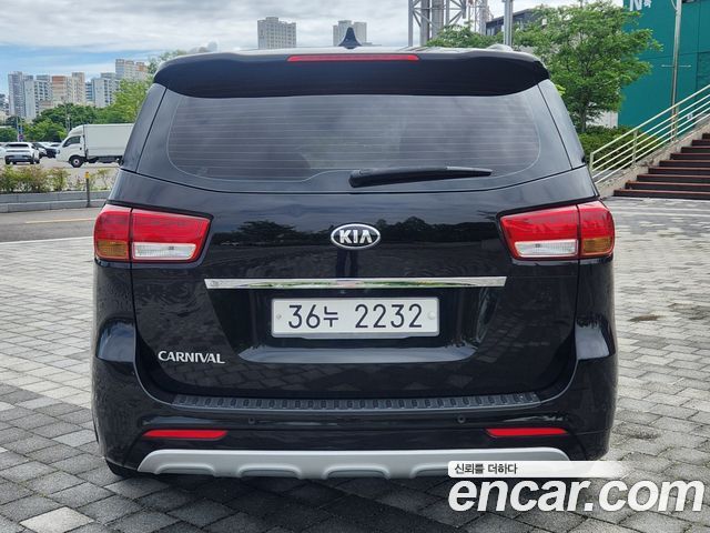 Kia Carnival 9-seater Prestige 2015 — фото 3