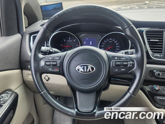 Kia Carnival 9-seater Prestige 2015 — фото 9