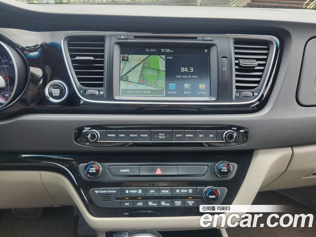 Kia Carnival 9-seater Prestige 2015 — фото 10