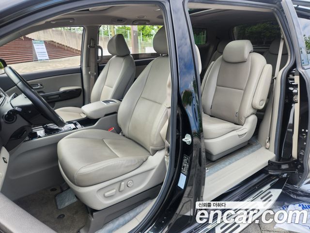 Kia Carnival 9-seater Prestige 2015 — фото 17
