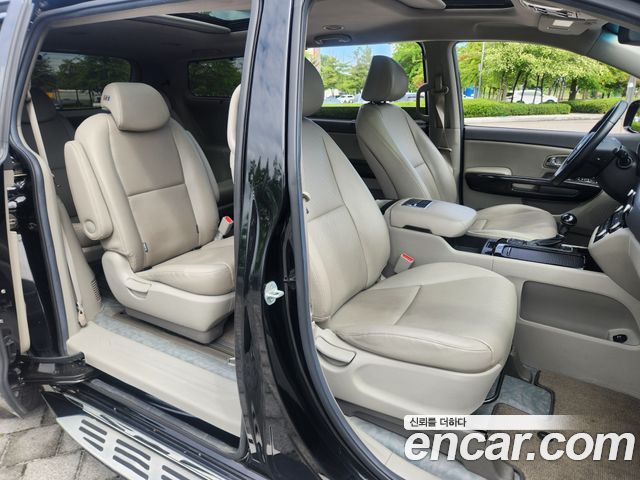 Kia Carnival 9-seater Prestige 2015 — фото 18