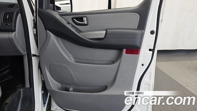 Hyundai Grand Starex Van 3-Seater Smart 2019 — фото 25
