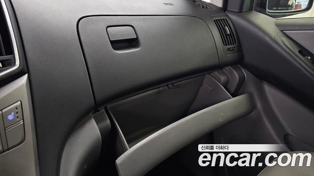 Hyundai Grand Starex Van 3-Seater Smart 2019 — фото 29