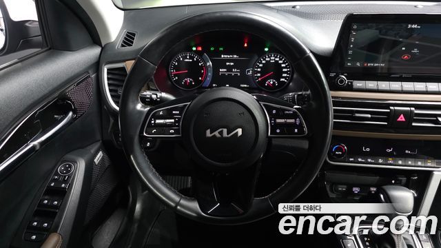 Kia Seltos Gasoline 1.6 Turbo 4WD Signature 2023 — фото 13