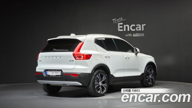 Volvo XC40 B4 Inscription 2021 — фото 2