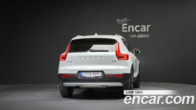 Volvo XC40 B4 Inscription 2021 — фото 4