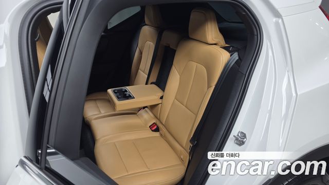 Volvo XC40 B4 Inscription 2021 — фото 12