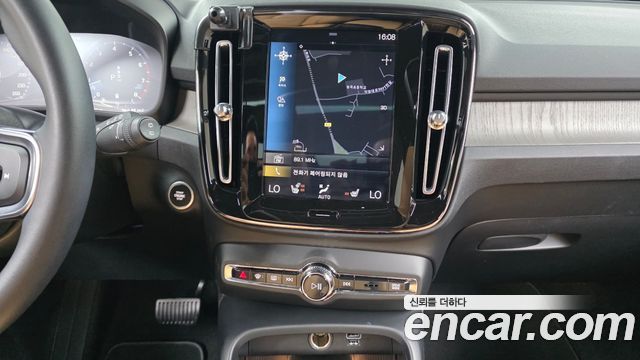 Volvo XC40 B4 Inscription 2021 — фото 13