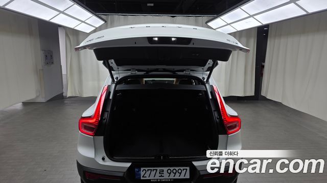 Volvo XC40 B4 Inscription 2021 — фото 19