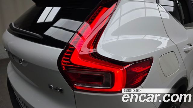 Volvo XC40 B4 Inscription 2021 — фото 23