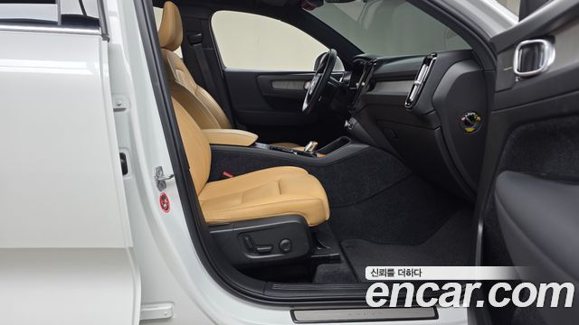 Volvo XC40 B4 Inscription 2021 — фото 26