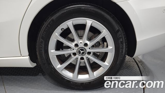 Mercedes-Benz A-Class (W177) A220 Sedan 2020 — фото 21