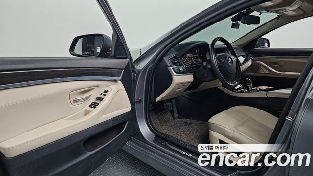 BMW 5 Series (F10) 528i Luxury Plus 2012 — фото 10