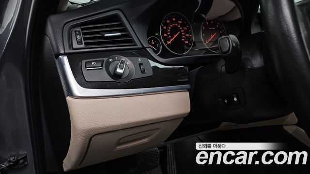 BMW 5 Series (F10) 528i Luxury Plus 2012 — фото 24