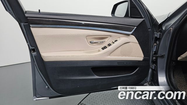 BMW 5 Series (F10) 528i Luxury Plus 2012 — фото 30