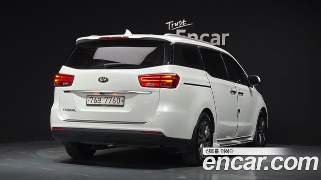 Kia Carnival 11-Seater Prestige 2019 — фото 2