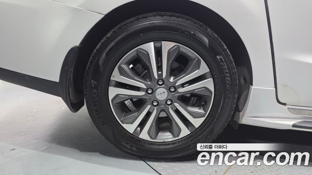 Kia Carnival 11-Seater Prestige 2019 — фото 5