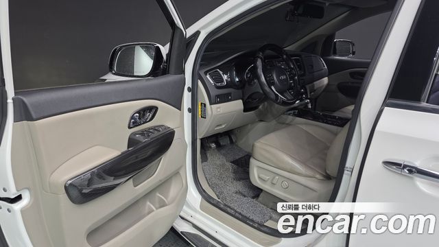 Kia Carnival 11-Seater Prestige 2019 — фото 10