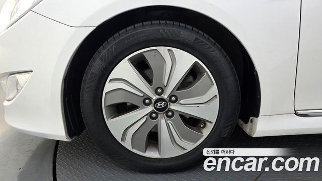 Hyundai Sonata Hybrid 2.0 Premium 2015 — фото 5