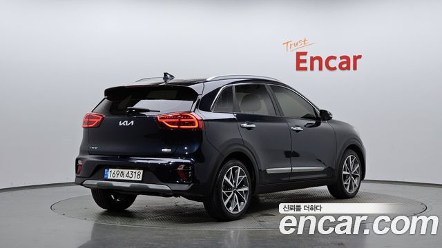 Kia Niro 1.6 HEV Signature 2022 — фото 2