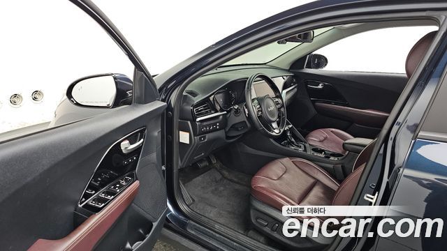 Kia Niro 1.6 HEV Signature 2022 — фото 10