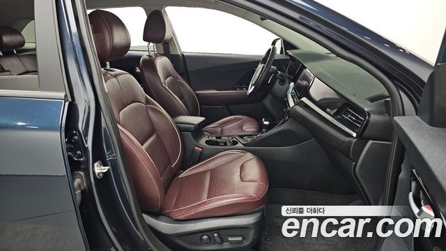 Kia Niro 1.6 HEV Signature 2022 — фото 15