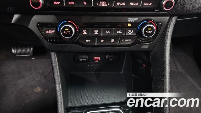 Kia Niro 1.6 HEV Signature 2022 — фото 21