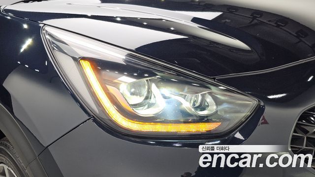 Kia Niro 1.6 HEV Signature 2022 — фото 28