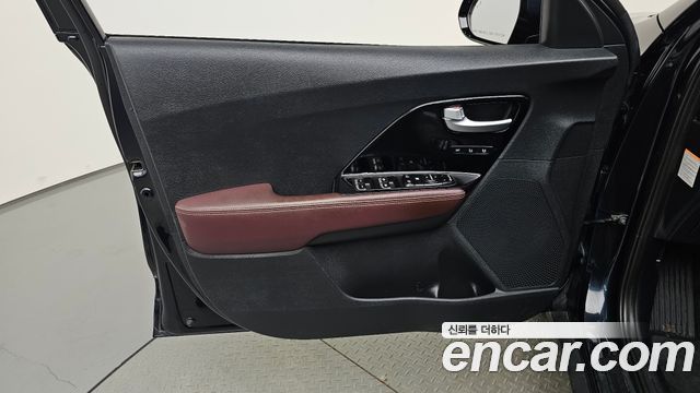 Kia Niro 1.6 HEV Signature 2022 — фото 30