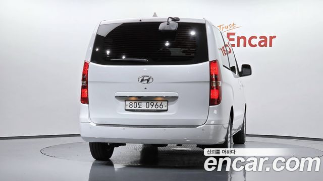 Hyundai Grand Starex Van 5-Seater Modern 2019 — фото 4