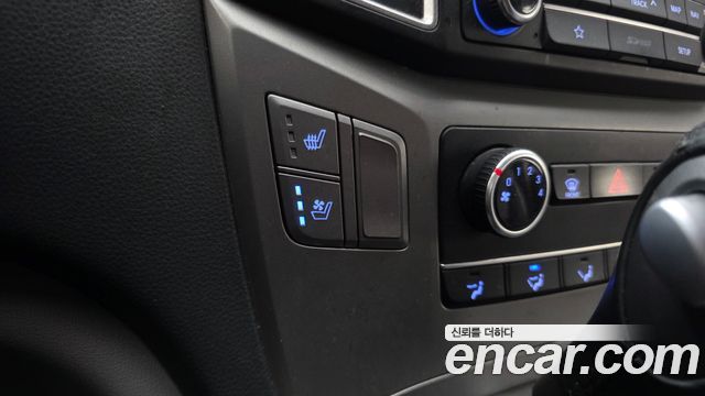 Hyundai Grand Starex Van 5-Seater Modern 2019 — фото 16