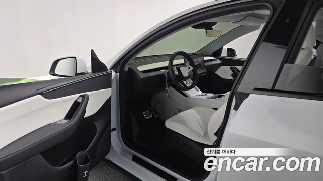 Tesla Model Y RWD 2025 — фото 10