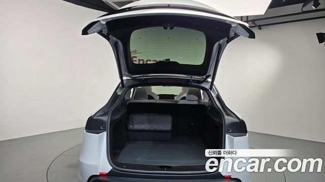 Tesla Model Y RWD 2025 — фото 17