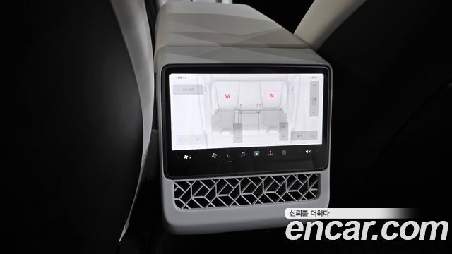 Tesla Model Y RWD 2025 — фото 19