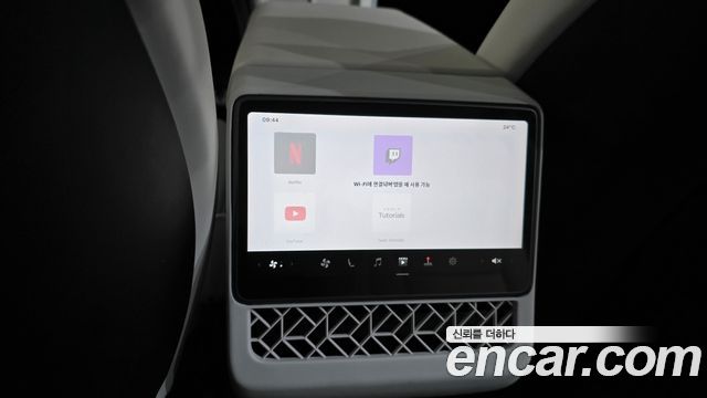 Tesla Model Y RWD 2025 — фото 27