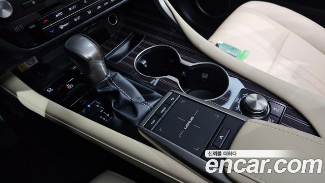 Lexus RX450h (IV) Executive 2022 — фото 9