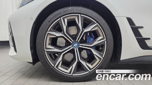 BMW i4 eDrive40 M Sports Pro 2024 — фото 5