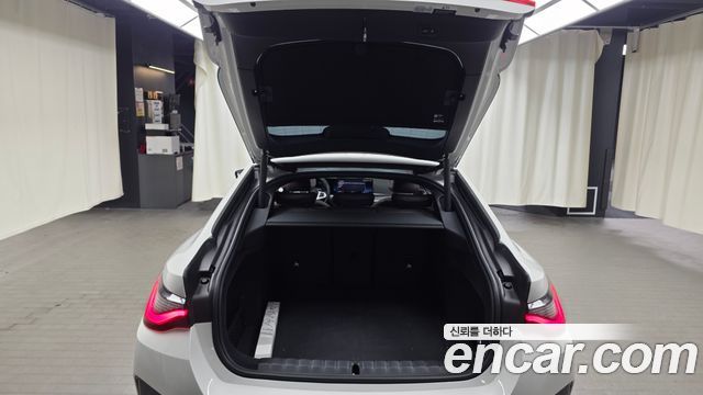 BMW i4 eDrive40 M Sports Pro 2024 — фото 20