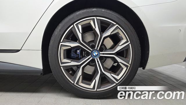 BMW i4 eDrive40 M Sports Pro 2024 — фото 21