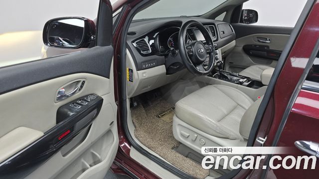 Kia Carnival 9-seater Noblesse 2015 — фото 10