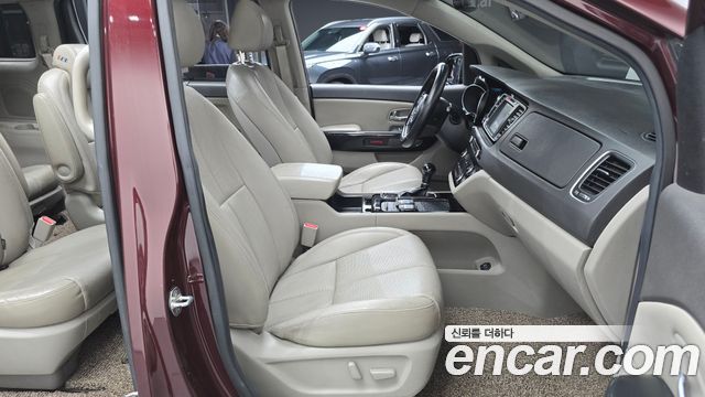 Kia Carnival 9-seater Noblesse 2015 — фото 11