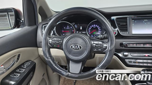 Kia Carnival 9-seater Noblesse 2015 — фото 12