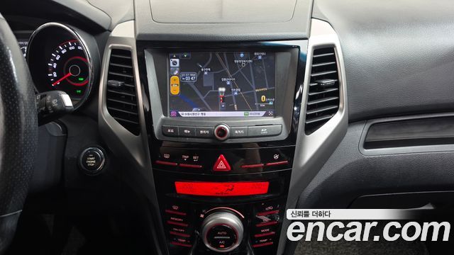 KG Mobility (SsangYong) Tivoli LX 2WD DLX 2015 — фото 12